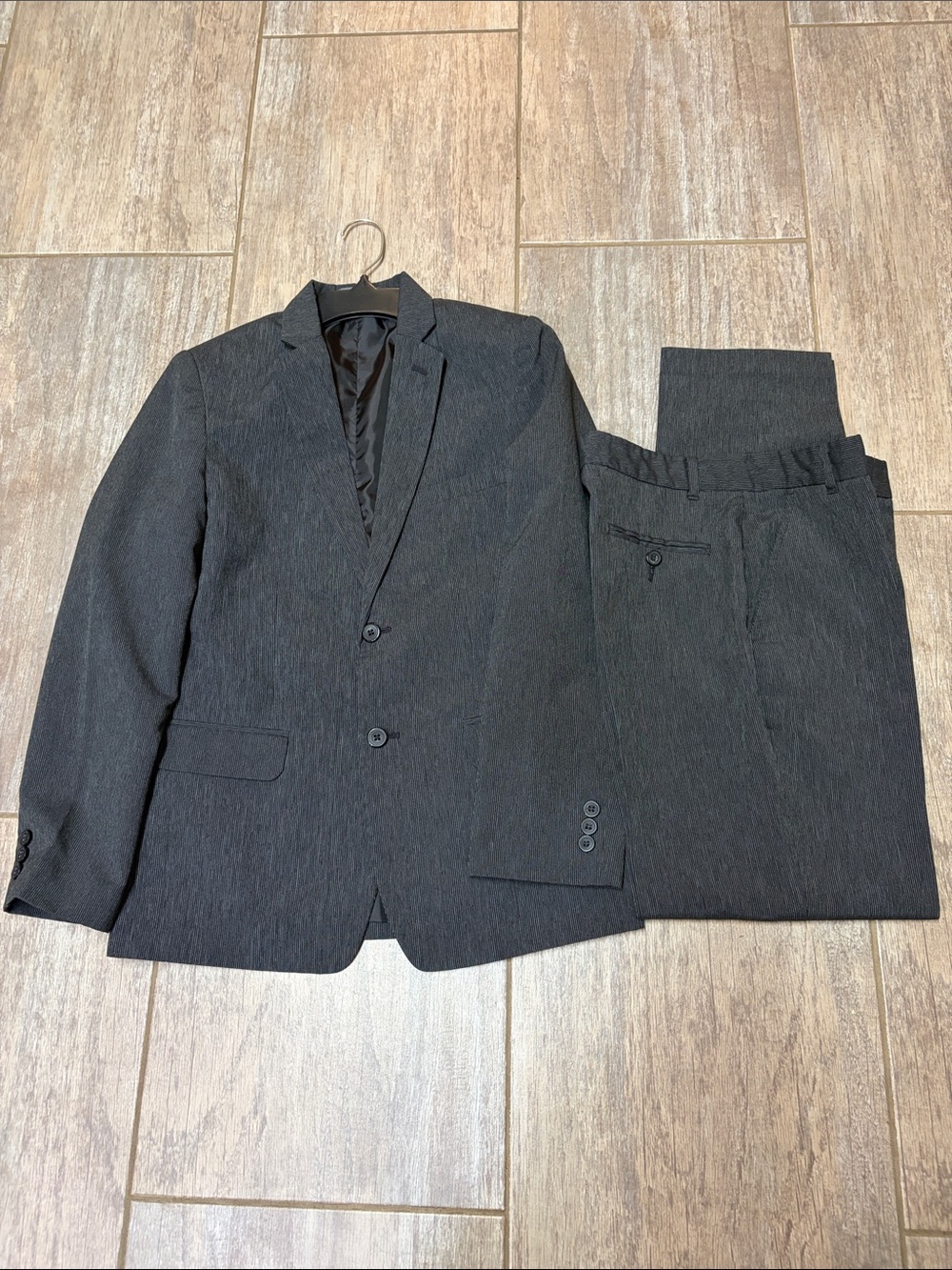 Boys Van Huesen suit
